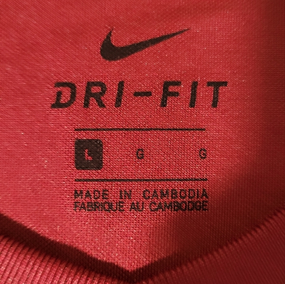 Nike - Dri Fit Red T-Shirt- Size Large - Picture 3 of 6